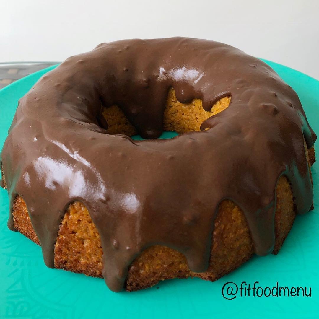 Bolo de Cenoura com Chocolate Meio Amargo