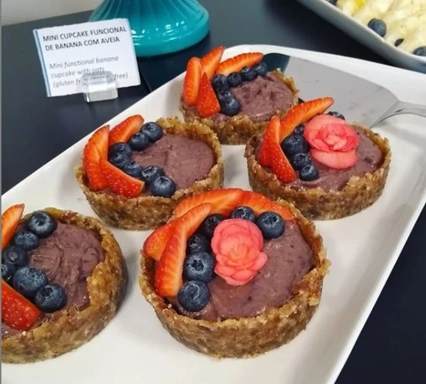 receita de mini torta gelada funcional de chocolate e frutas vermelhas