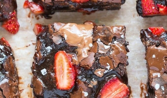 Brownie fit com morango