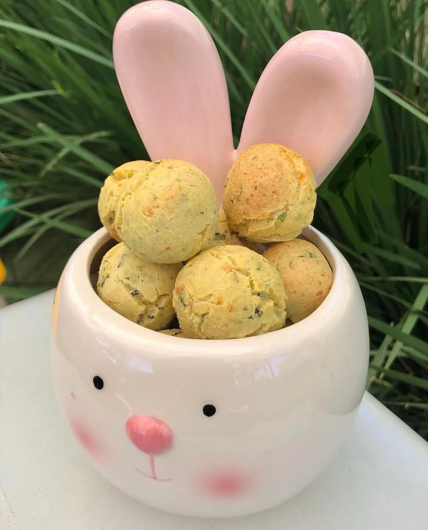 Pão de queijo de cenoura e espinafre