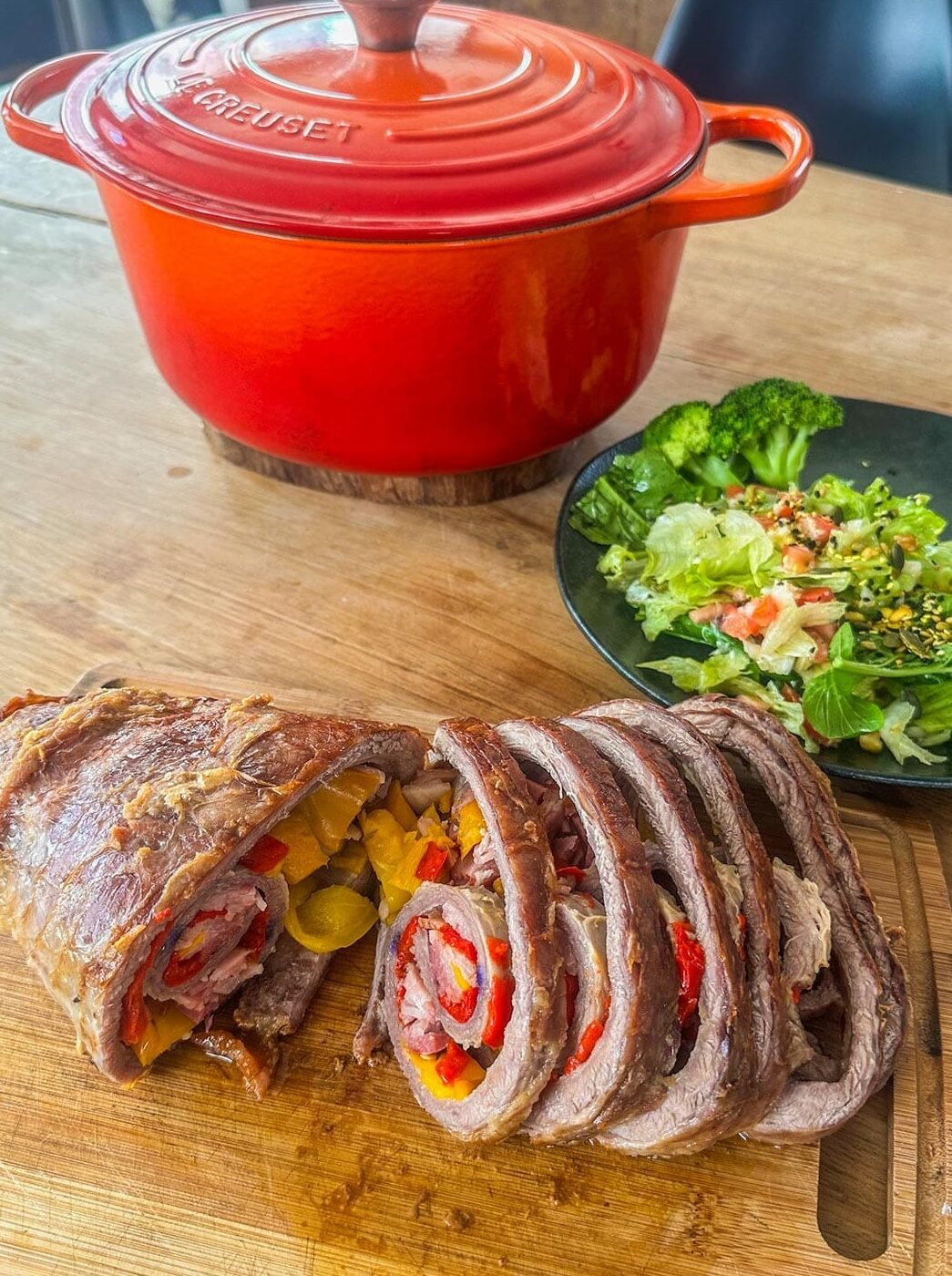 Matambre recheado com bacon e pimentão assado