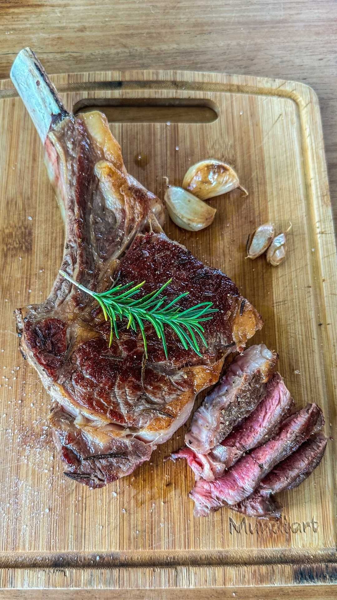 Prime Rib na Manteiga com Alho e Alecrim