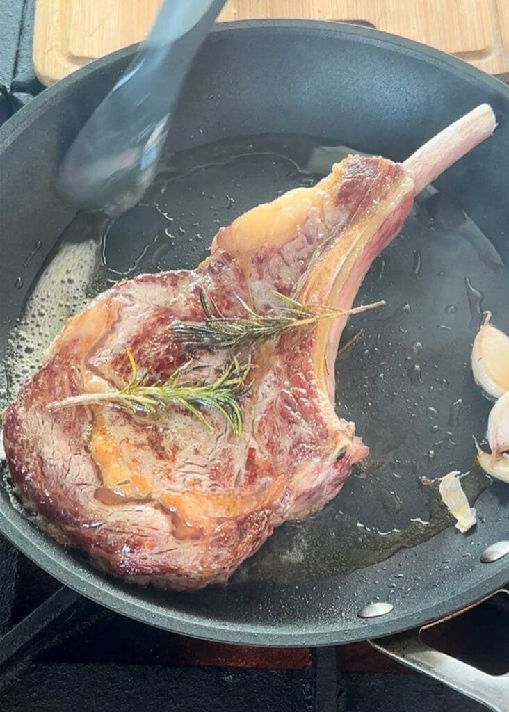 regando prime rib na manteiga