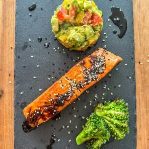 Receita completa salmão grelhado com Avocado e wasabi